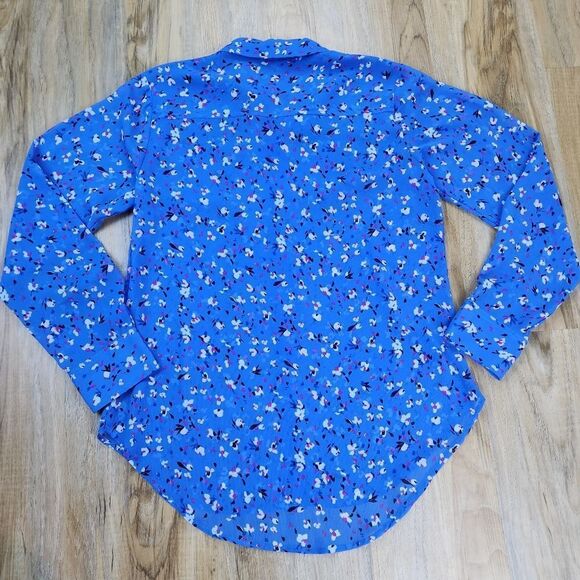 🔸️A New Day Blue Floral Buttoned Front Long Sleeve Top Medium - Picture 2 of 9